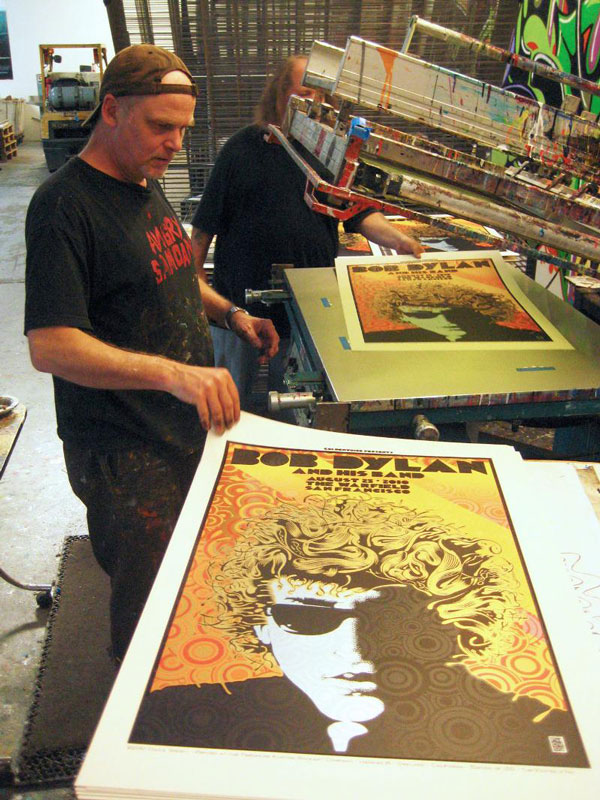 Chuck Sperry printing his Bob Dylan Warfield poster
