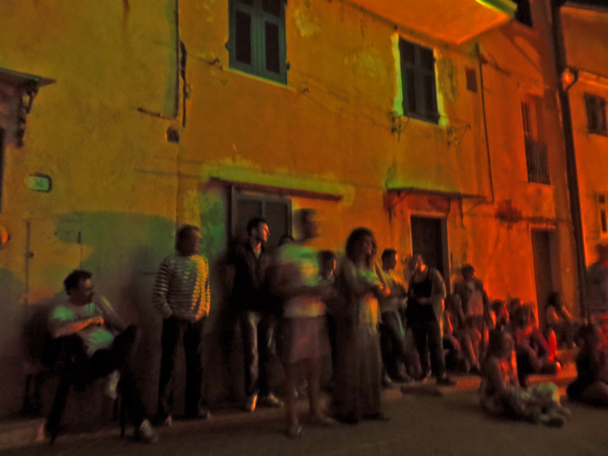CROWD 1